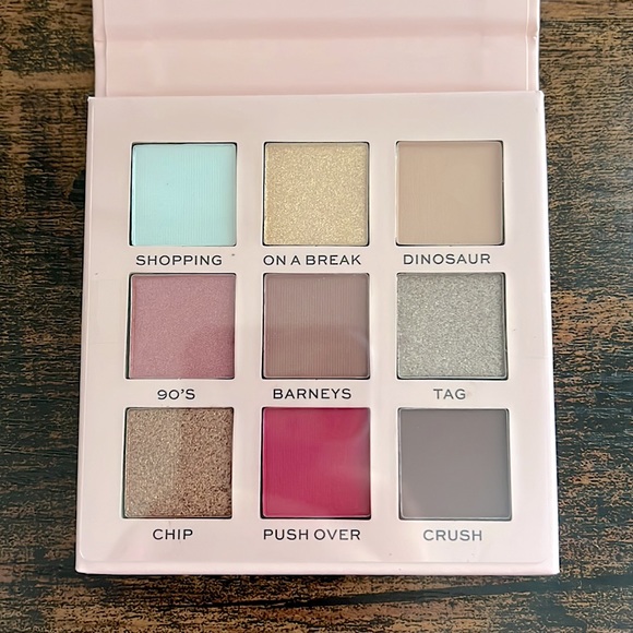 FRIENDS Eye Shadow Palettes - Picture 8 of 9